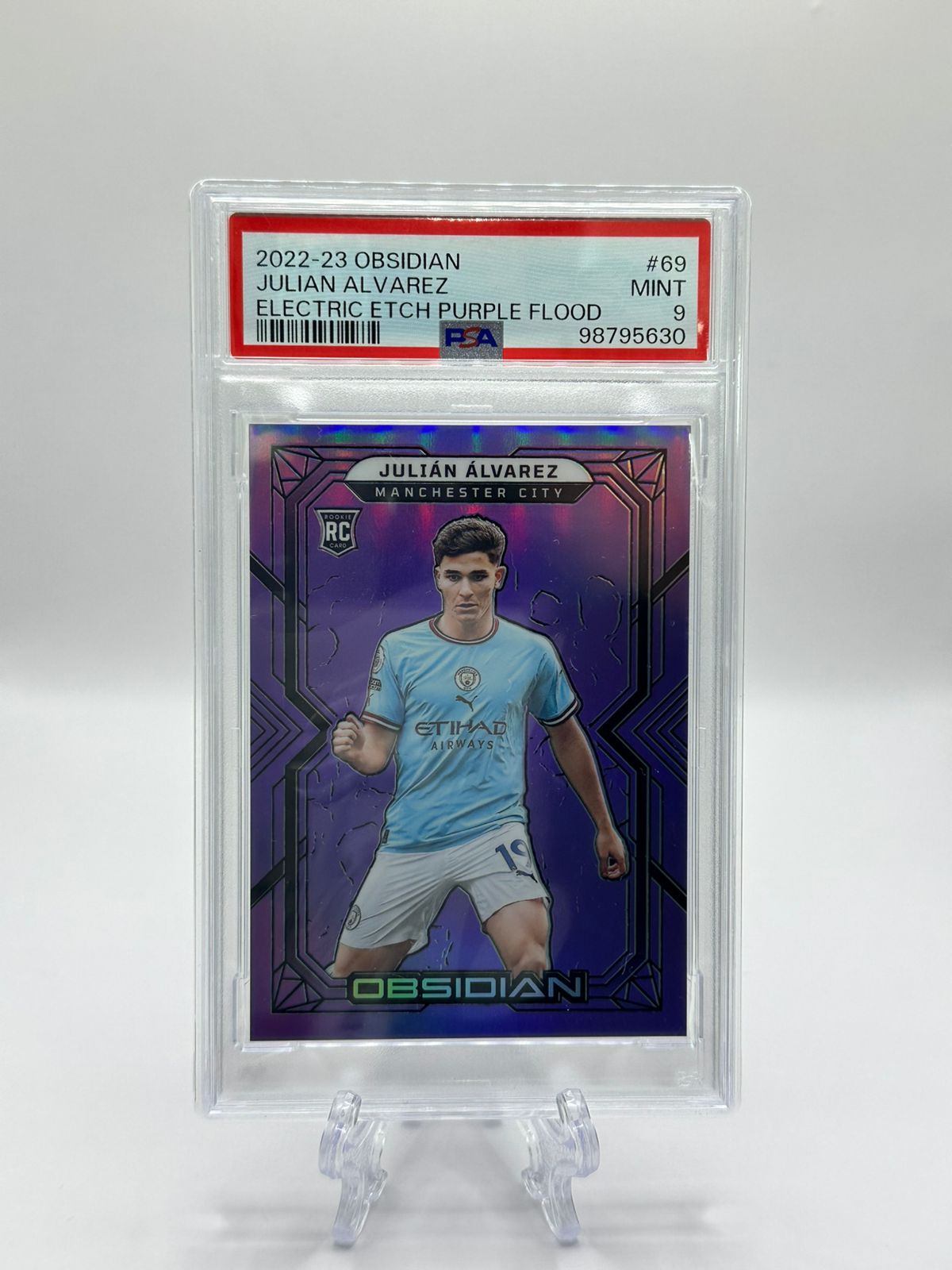 Julián Álvarez (Electric Etch Purple Flood) Rookie Card | Manchester City 2022/23