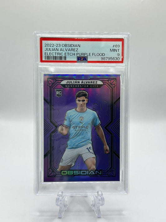 Julián Álvarez (Electric Etch Purple Flood) Rookie Card | Manchester City 2022/23